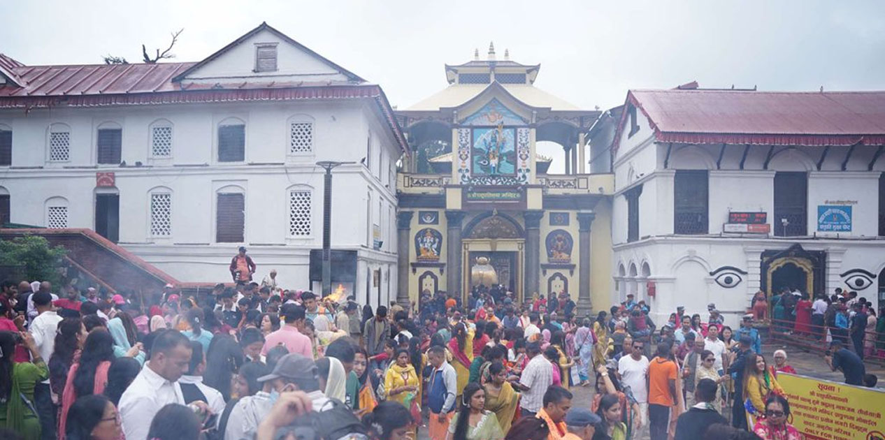 पशुपतिनाथ लगायत देशभरका शिवालयमा भक्तजनको घुइँचो