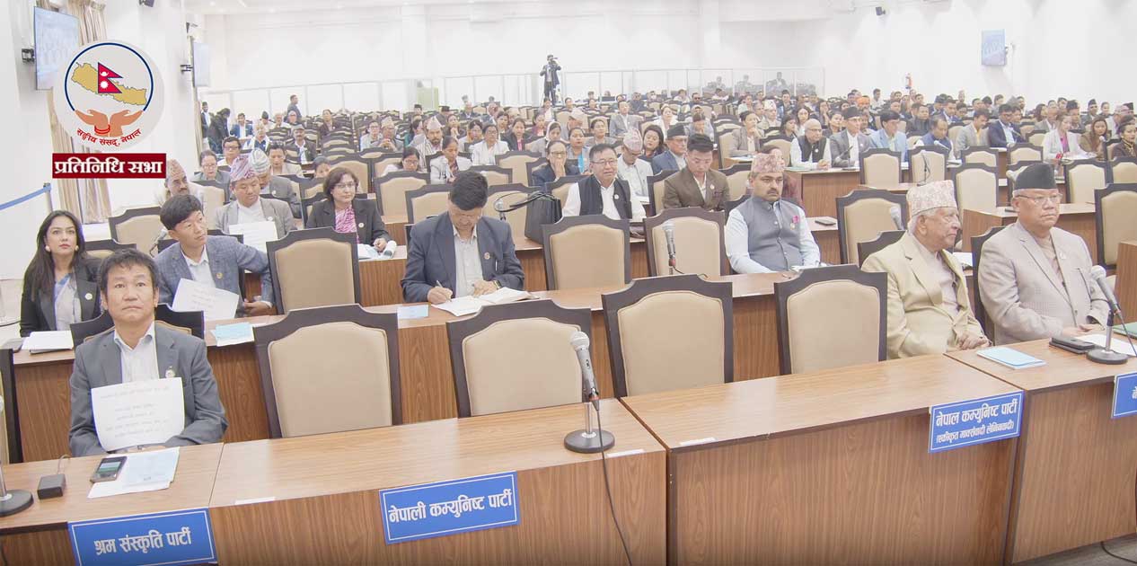 श्रम संस्कृती पार्टीले संसद्‌मा देखायो प्ले कार्ड : सभामुखको आदेशपछि पनि पर्चासहित बसे सांसद